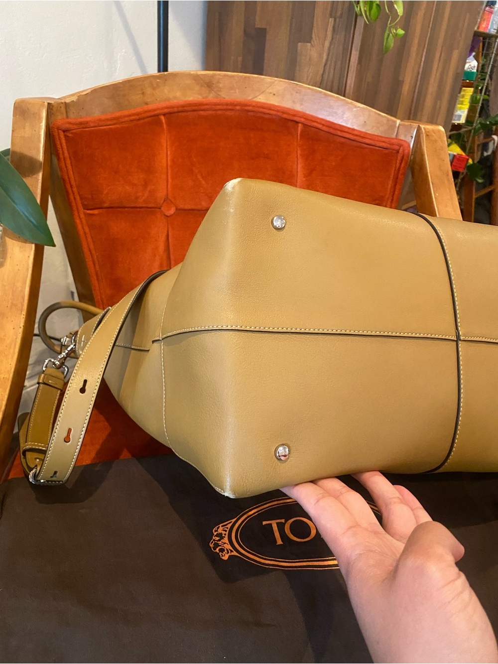 TOD'S Di Swing Mustard Leather Top-Zip Tote with Detachable Shoulder Strap - Picture 7 of 12